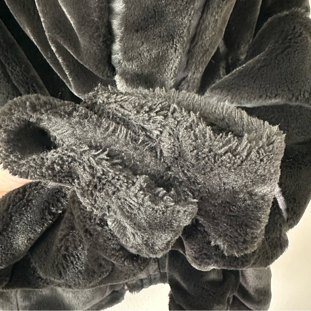 ALO Yoga Black Knockout Faux Fur Jacket Coat SZ XXS - Picture 11 of 11